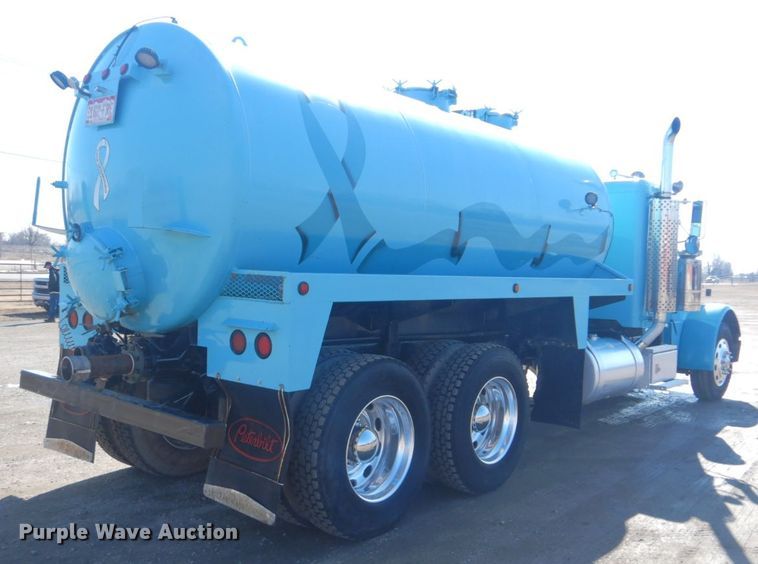 image for item GF9061 1992 Peterbilt 379 tank truck