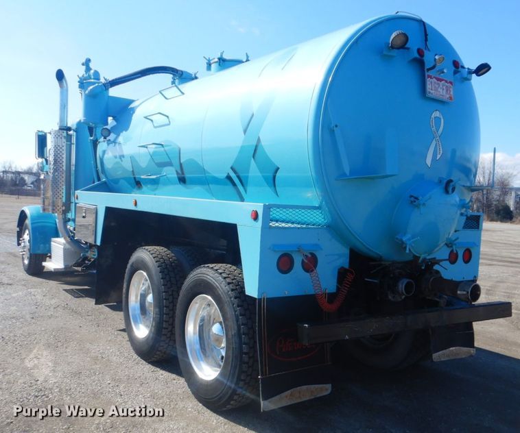 image for item GF9061 1992 Peterbilt 379 tank truck