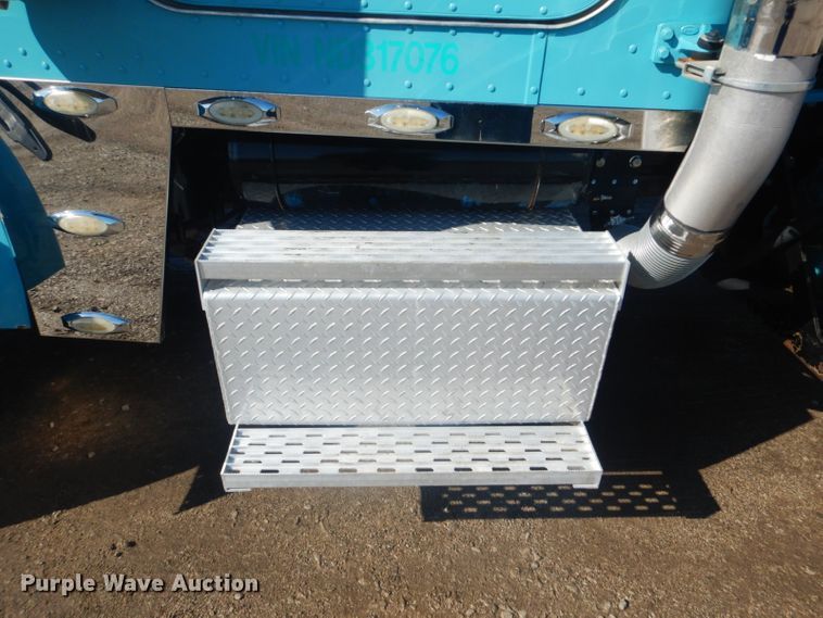 image for item GF9061 1992 Peterbilt 379 tank truck