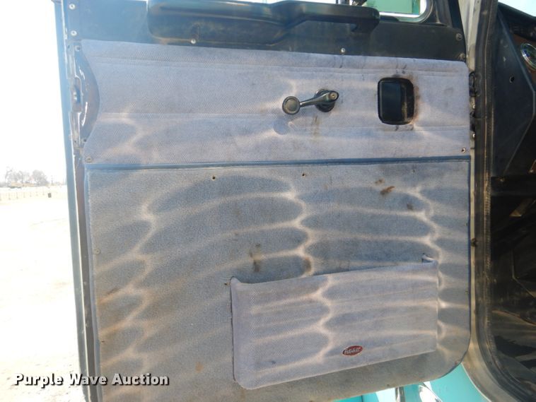 image for item GF9061 1992 Peterbilt 379 tank truck