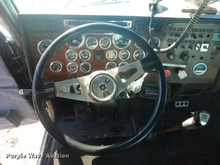 image for item GF9061 1992 Peterbilt 379 tank truck