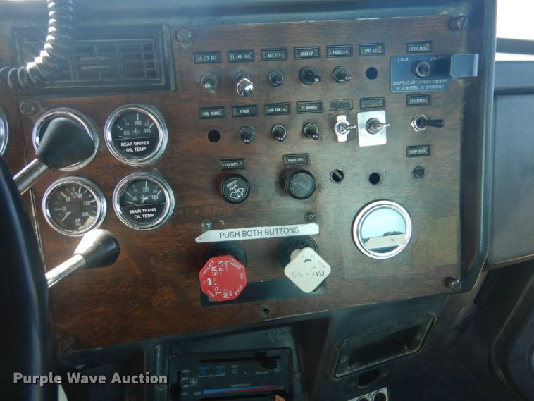 image for item GF9061 1992 Peterbilt 379 tank truck