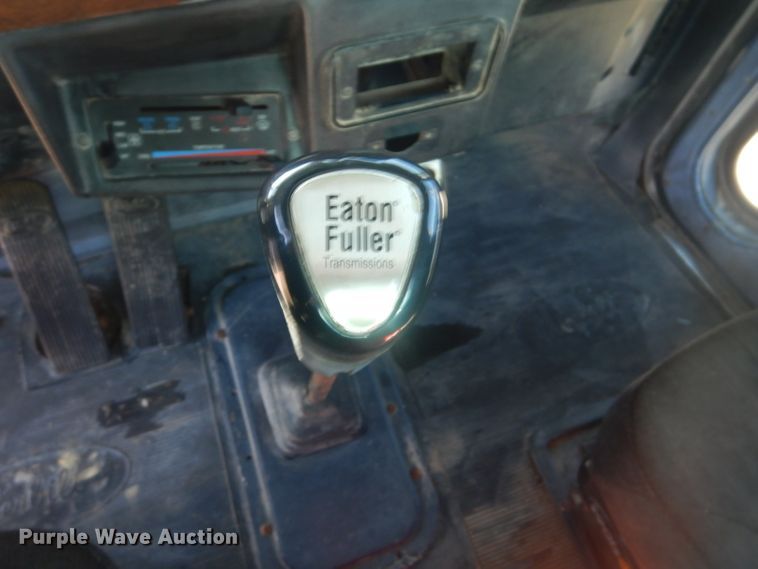 image for item GF9061 1992 Peterbilt 379 tank truck