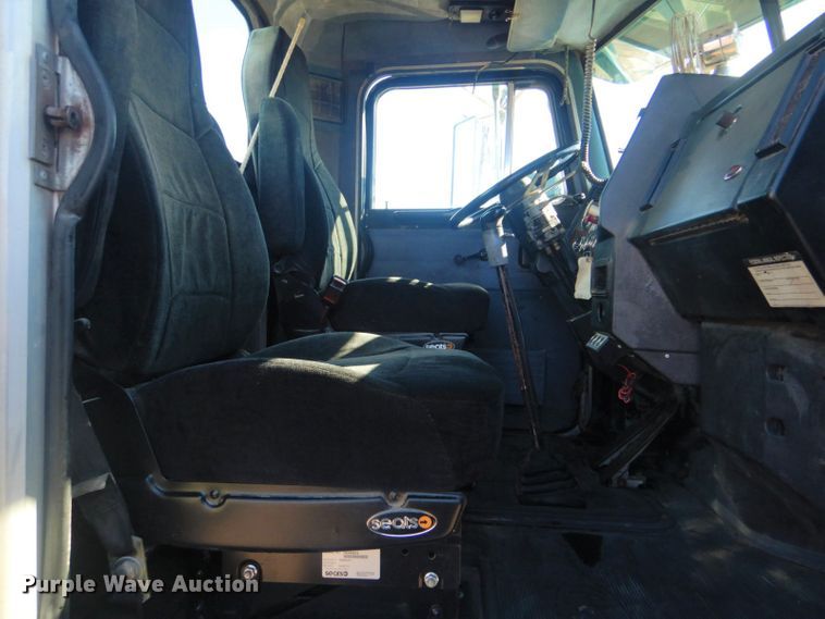 image for item GF9061 1992 Peterbilt 379 tank truck