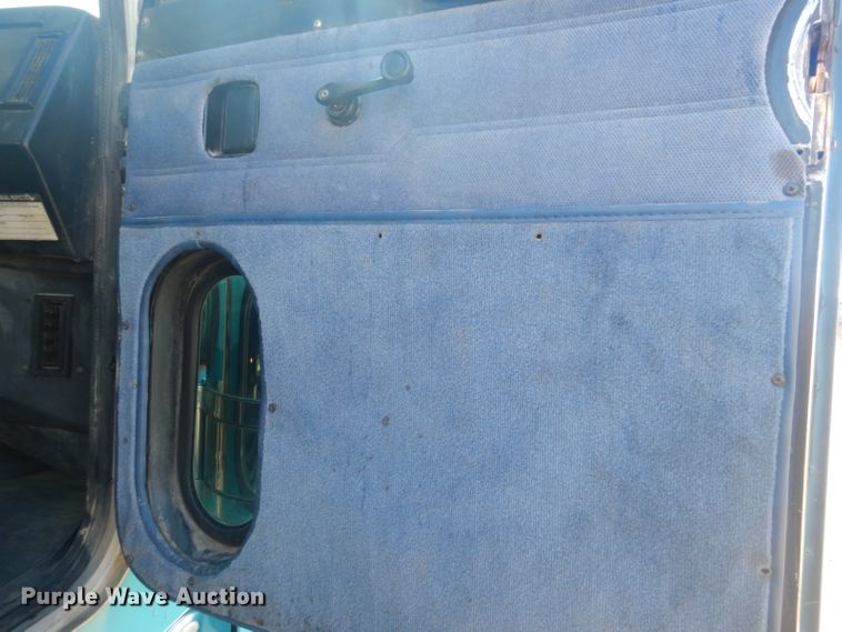 image for item GF9061 1992 Peterbilt 379 tank truck