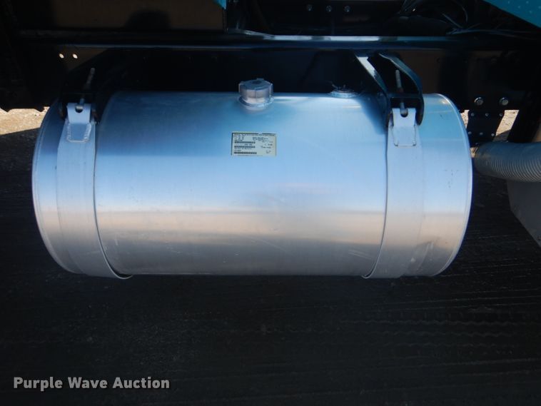 image for item GF9061 1992 Peterbilt 379 tank truck