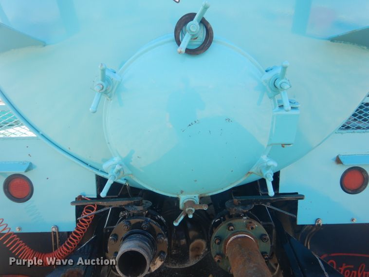 image for item GF9061 1992 Peterbilt 379 tank truck