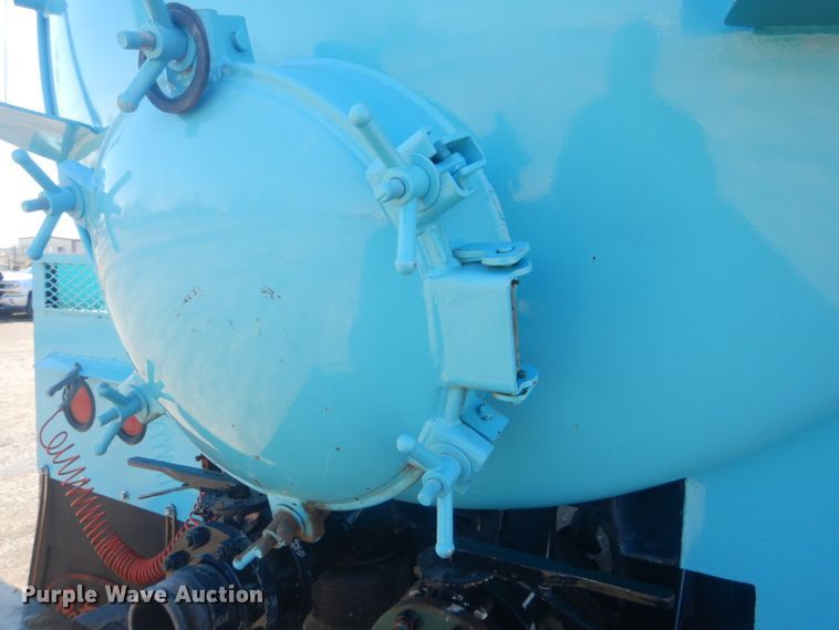 image for item GF9061 1992 Peterbilt 379 tank truck