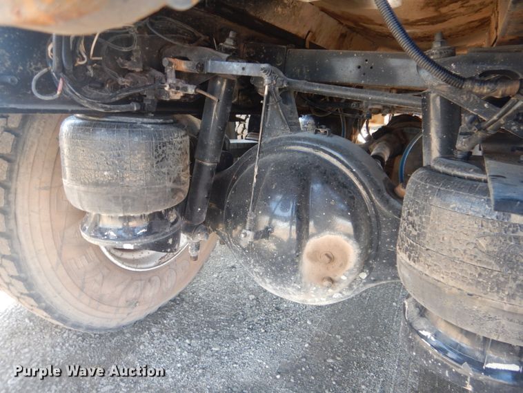 image for item GF9061 1992 Peterbilt 379 tank truck