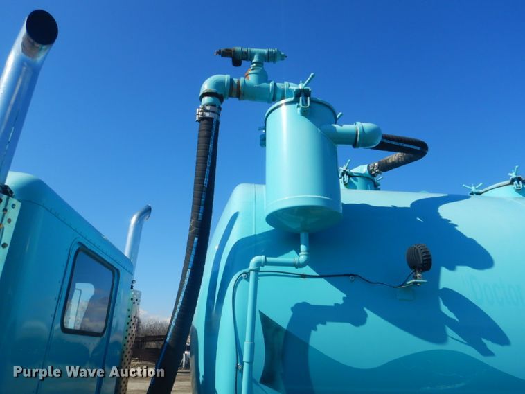 image for item GF9061 1992 Peterbilt 379 tank truck