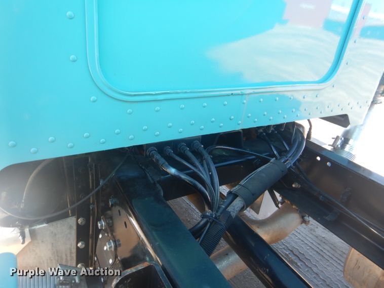 image for item GF9061 1992 Peterbilt 379 tank truck