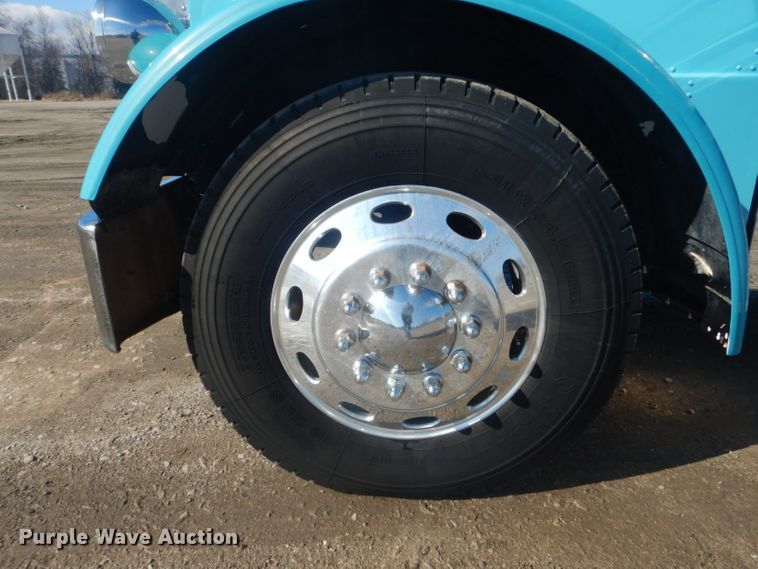 image for item GF9061 1992 Peterbilt 379 tank truck