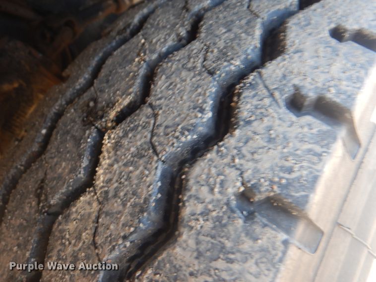 image for item GF9061 1992 Peterbilt 379 tank truck