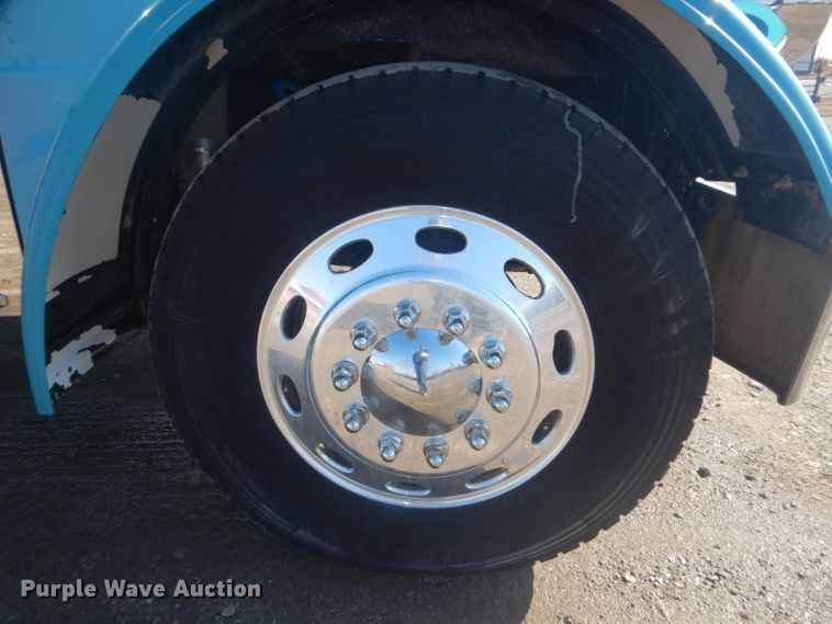 image for item GF9061 1992 Peterbilt 379 tank truck