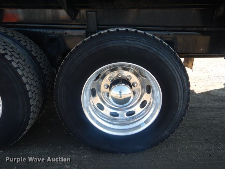 image for item GF9061 1992 Peterbilt 379 tank truck