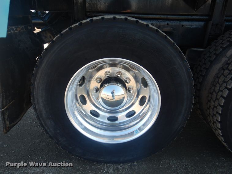 image for item GF9061 1992 Peterbilt 379 tank truck