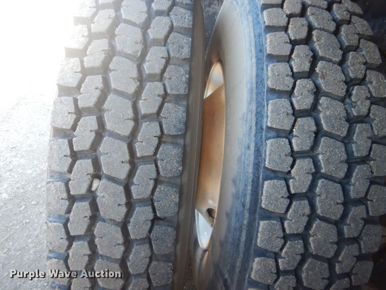 image for item GF9061 1992 Peterbilt 379 tank truck