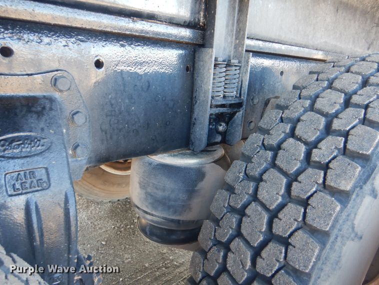 image for item GF9061 1992 Peterbilt 379 tank truck