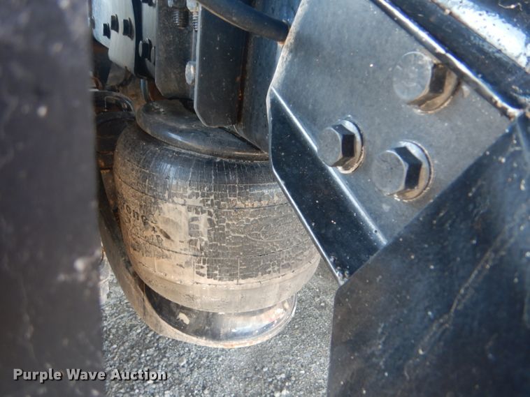 image for item GF9061 1992 Peterbilt 379 tank truck