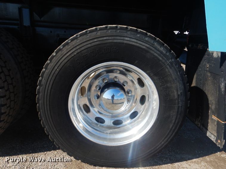 image for item GF9061 1992 Peterbilt 379 tank truck