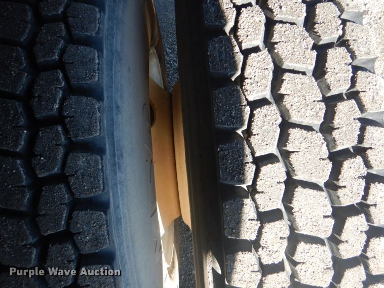 image for item GF9061 1992 Peterbilt 379 tank truck