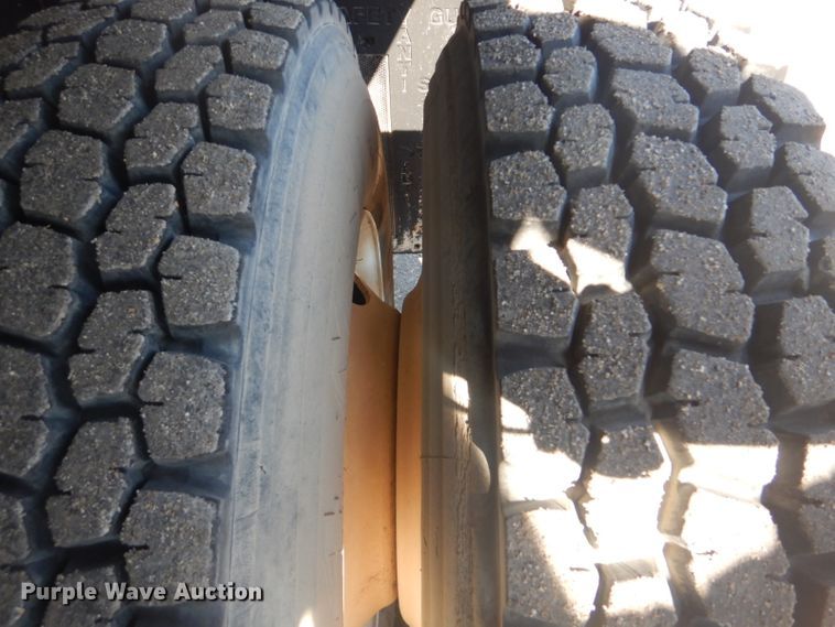 image for item GF9061 1992 Peterbilt 379 tank truck