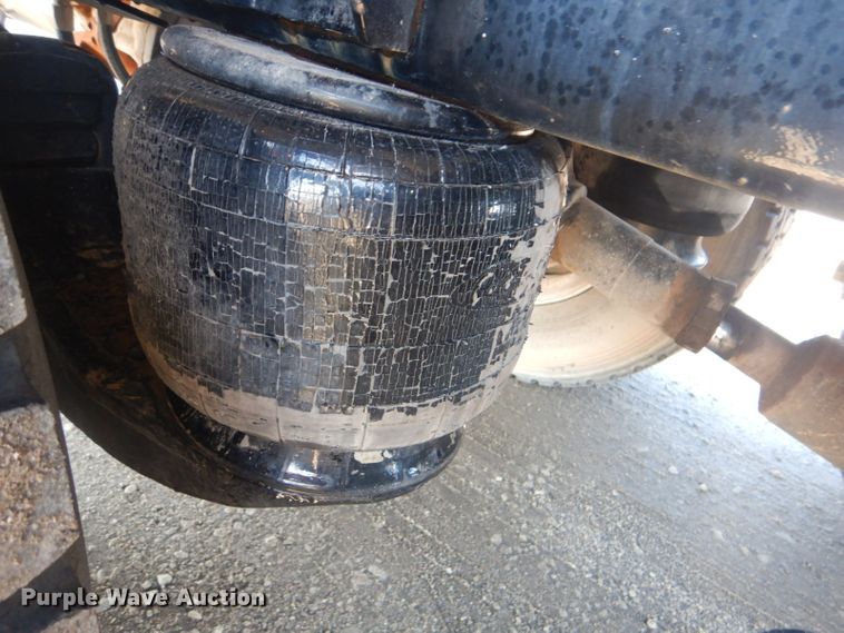 image for item GF9061 1992 Peterbilt 379 tank truck