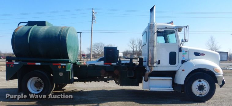 image for item GF9062 2009 Peterbilt 335 tank truck