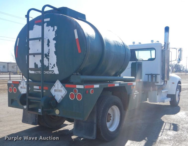 image for item GF9062 2009 Peterbilt 335 tank truck
