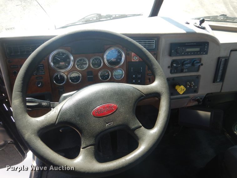 image for item GF9062 2009 Peterbilt 335 tank truck