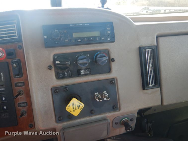 image for item GF9062 2009 Peterbilt 335 tank truck