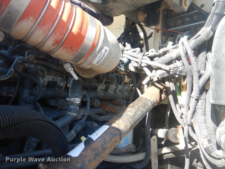 image for item GF9062 2009 Peterbilt 335 tank truck