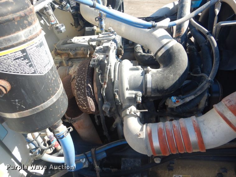 image for item GF9062 2009 Peterbilt 335 tank truck