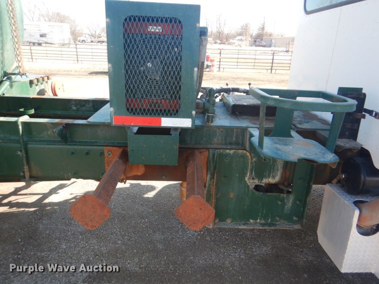 image for item GF9062 2009 Peterbilt 335 tank truck