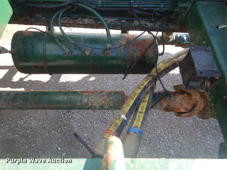 image for item GF9062 2009 Peterbilt 335 tank truck