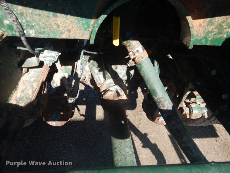 image for item GF9062 2009 Peterbilt 335 tank truck