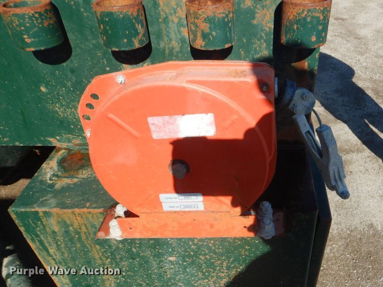 image for item GF9062 2009 Peterbilt 335 tank truck