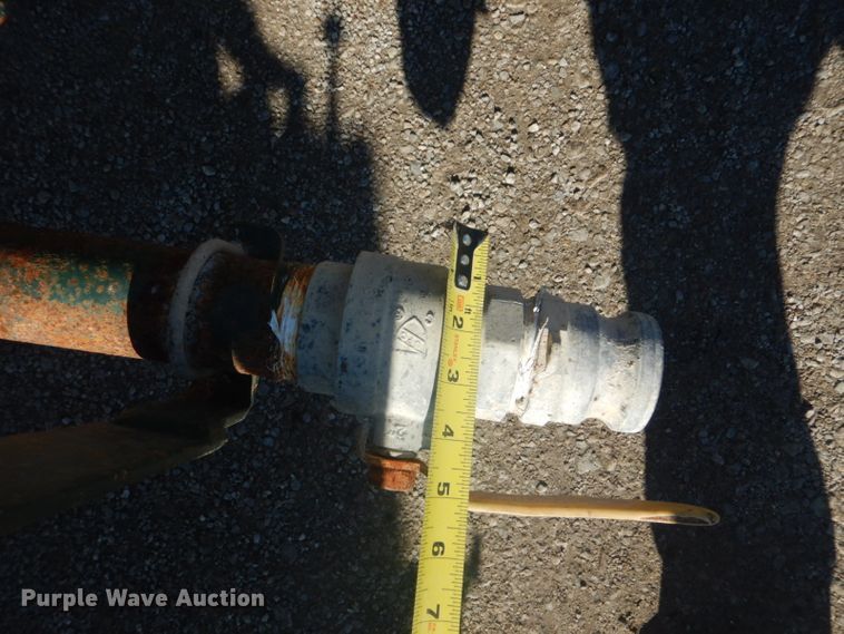 image for item GF9062 2009 Peterbilt 335 tank truck