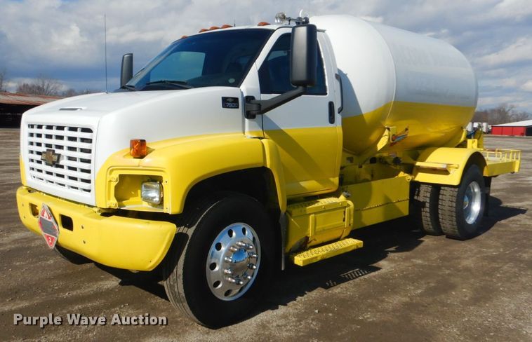 image for item GF9063 2005 Chevrolet C7500 propane truck