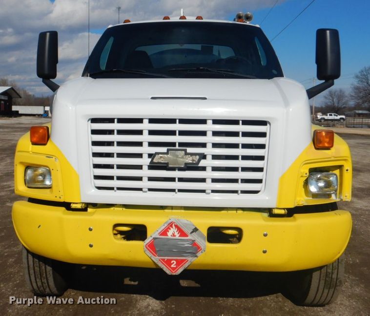 image for item GF9063 2005 Chevrolet C7500 propane truck