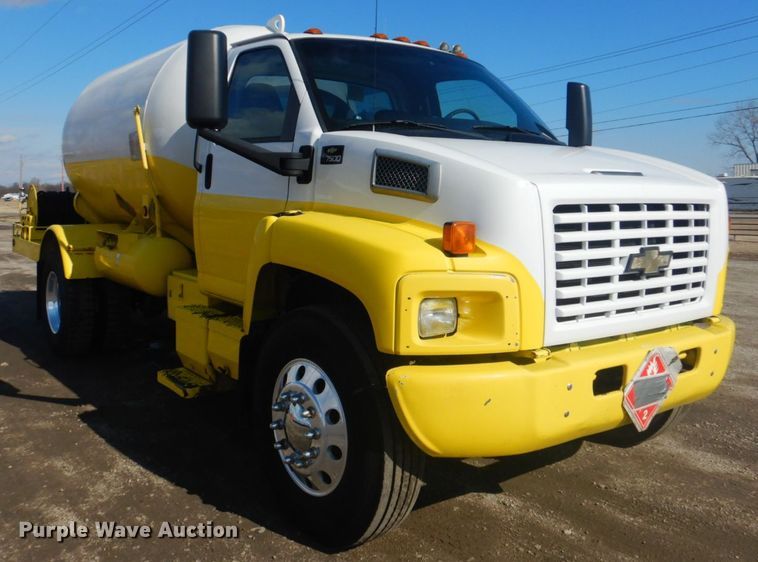image for item GF9063 2005 Chevrolet C7500 propane truck