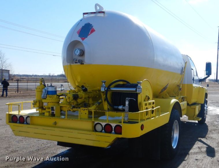 image for item GF9063 2005 Chevrolet C7500 propane truck