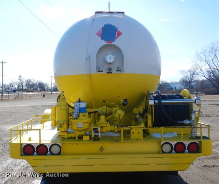 image for item GF9063 2005 Chevrolet C7500 propane truck