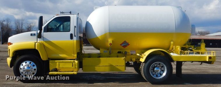 image for item GF9063 2005 Chevrolet C7500 propane truck