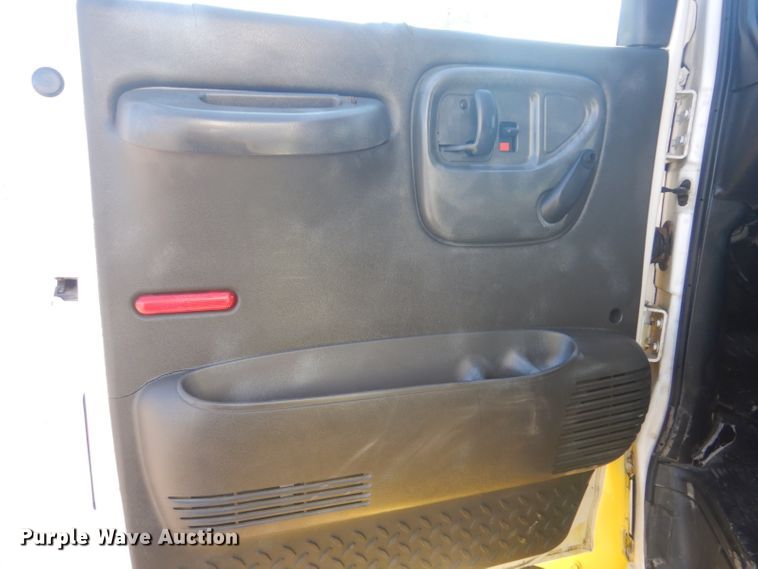 image for item GF9063 2005 Chevrolet C7500 propane truck