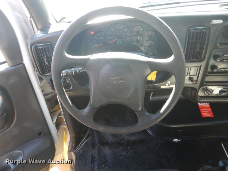 image for item GF9063 2005 Chevrolet C7500 propane truck