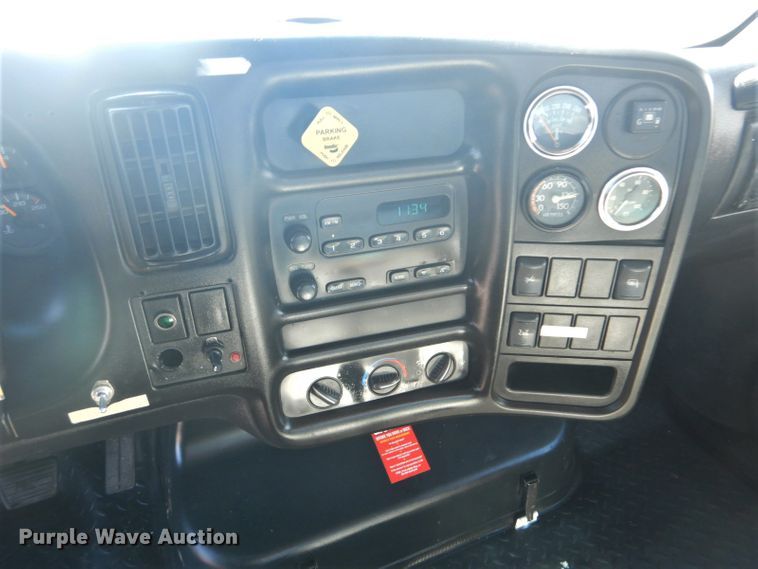 image for item GF9063 2005 Chevrolet C7500 propane truck