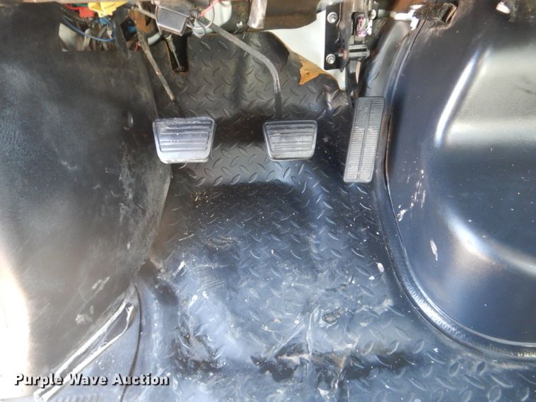 image for item GF9063 2005 Chevrolet C7500 propane truck