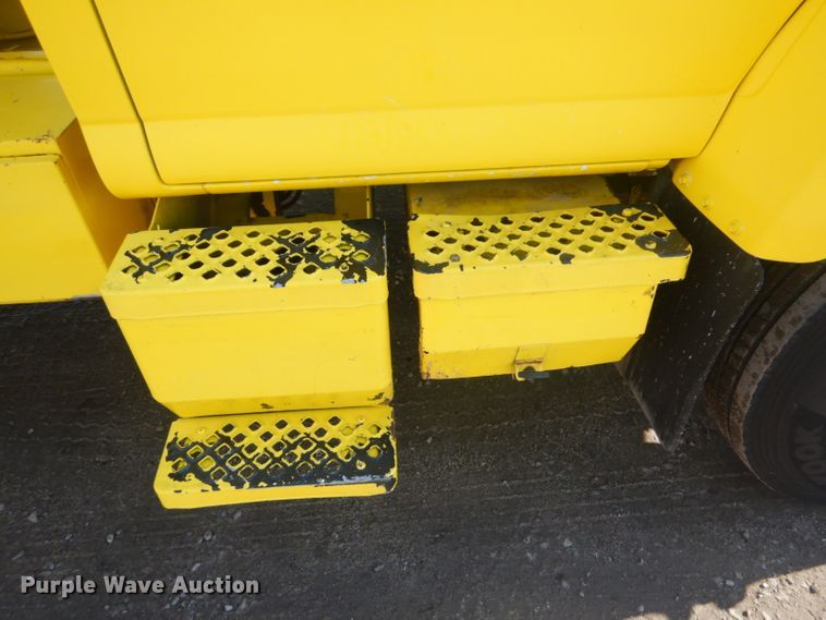 image for item GF9063 2005 Chevrolet C7500 propane truck