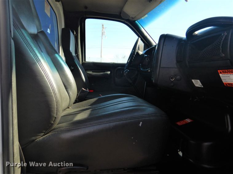 image for item GF9063 2005 Chevrolet C7500 propane truck